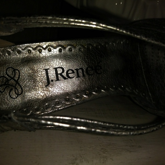 J. Renee๐* Silver sandals* - Picture 4 of 8